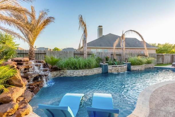Custom Pools in Houston TX vs Standard Pool Designs: Which Is Right for You?